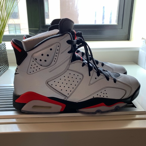 JORDANS 6 MAN SHOES - Picture 3 of 3